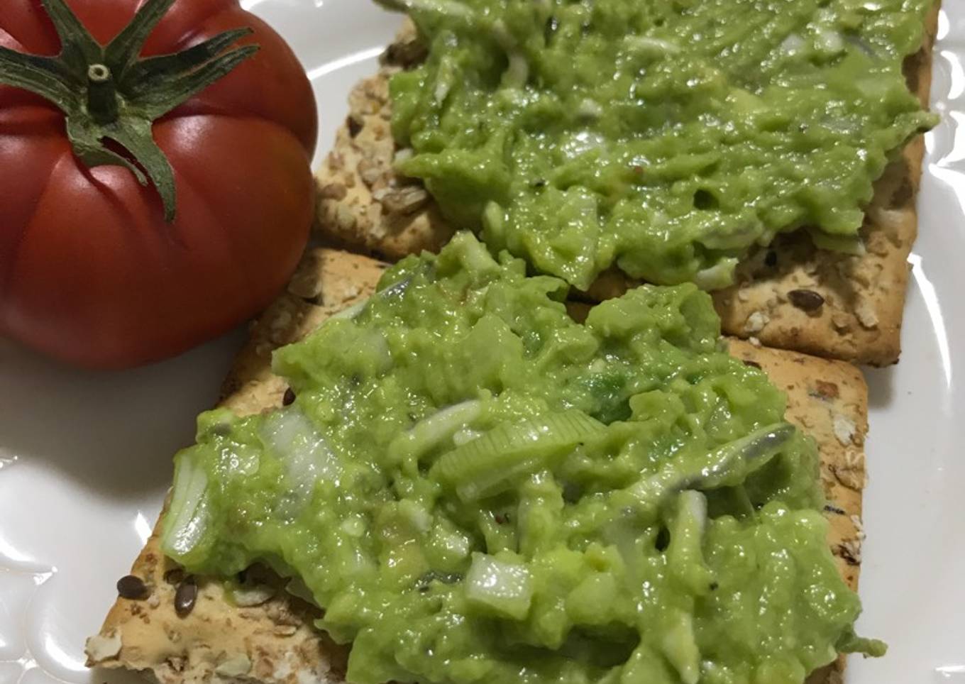Ensalada de aguacate con cebolla y la gula del Norte