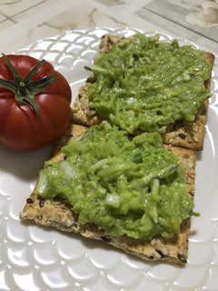 Una foto de Ensalada de aguacate con cebolla y la gula del Norte