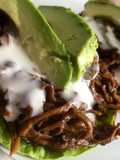 Tostadas de pollo con mole