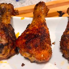 A picture of Baked chicken drumsticks.