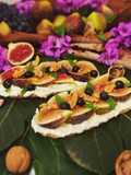 Frisella integrale con ricotta fichi freschi e caviale di limone