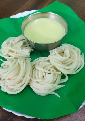 शिरवाळे (नारळाच्या दुधातील शेवया) (shirwale recipe in marathi) रेसिपी चे मुख्य फोटो 