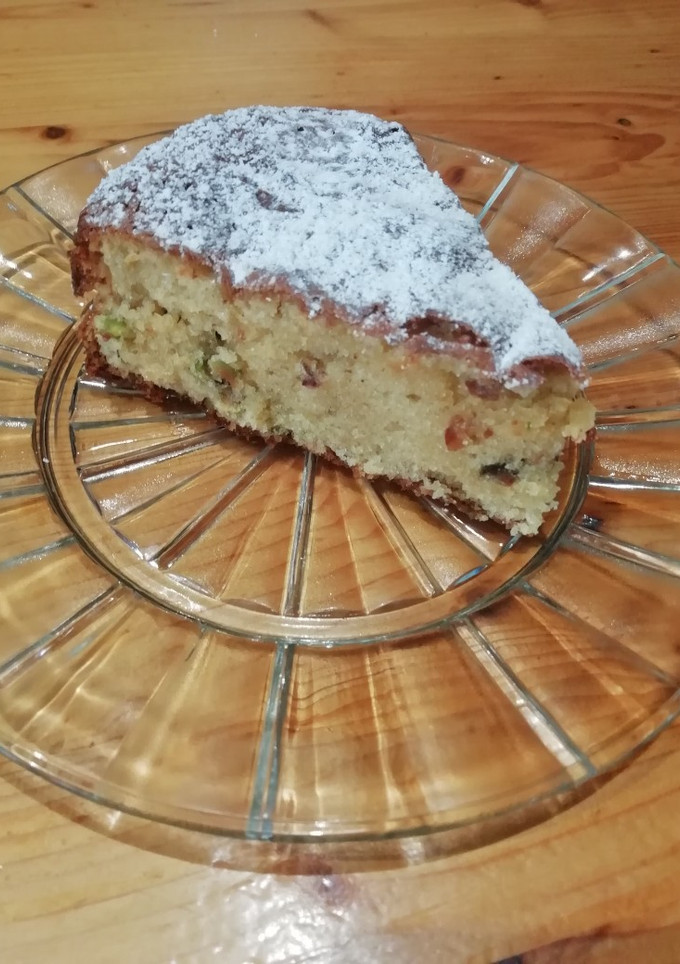 Una foto de Blondie (brownie de chocolate blanco) con pistachos 🥮🍰😋