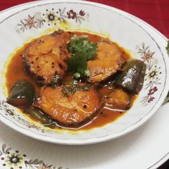 A picture of Begun diye Rui Maach/Rohu Fish with Eggplant.