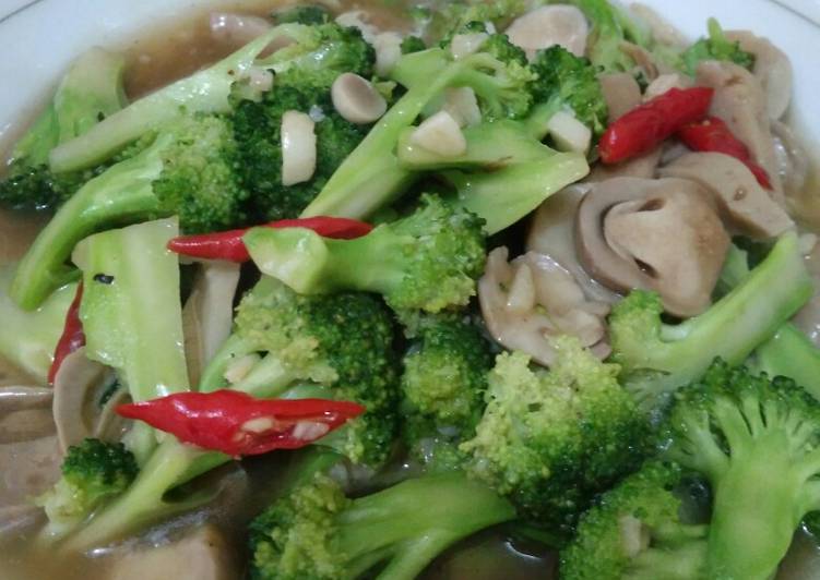 Bagaimana Membuat Brokoli Saus Tiram Anti Gagal