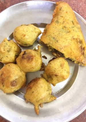 A picture of ब्रेड पकोड़ा +आलू बड़ा## इंद्रधनुष न 1.