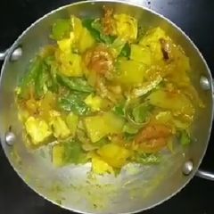 A picture of Shimla mirch aur aloo ki sabzi.