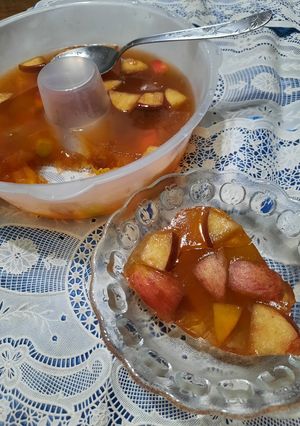 Una foto de Gelatina con frutas de estación