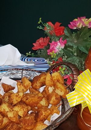 A picture of Crispy potatoes with homemade ketchup.