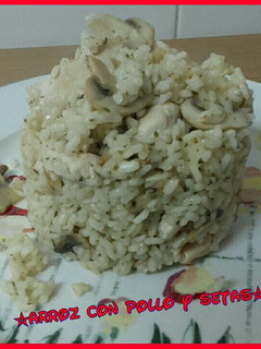 Una foto de Arroz con pollo y setas