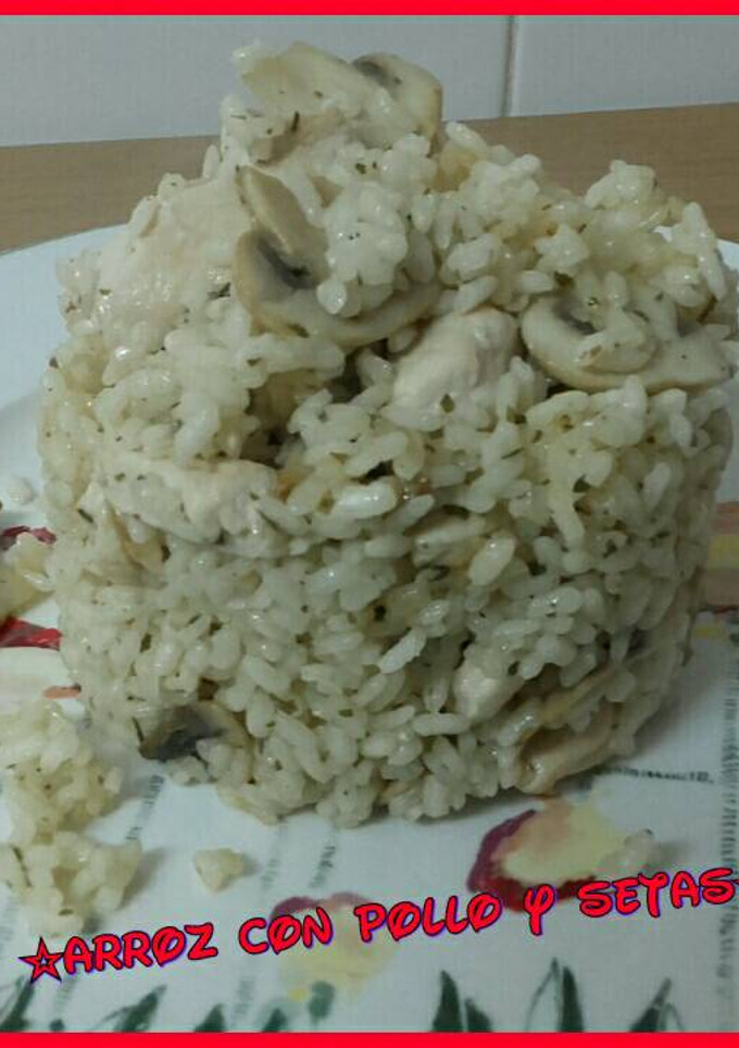 Una foto de Arroz con pollo y setas