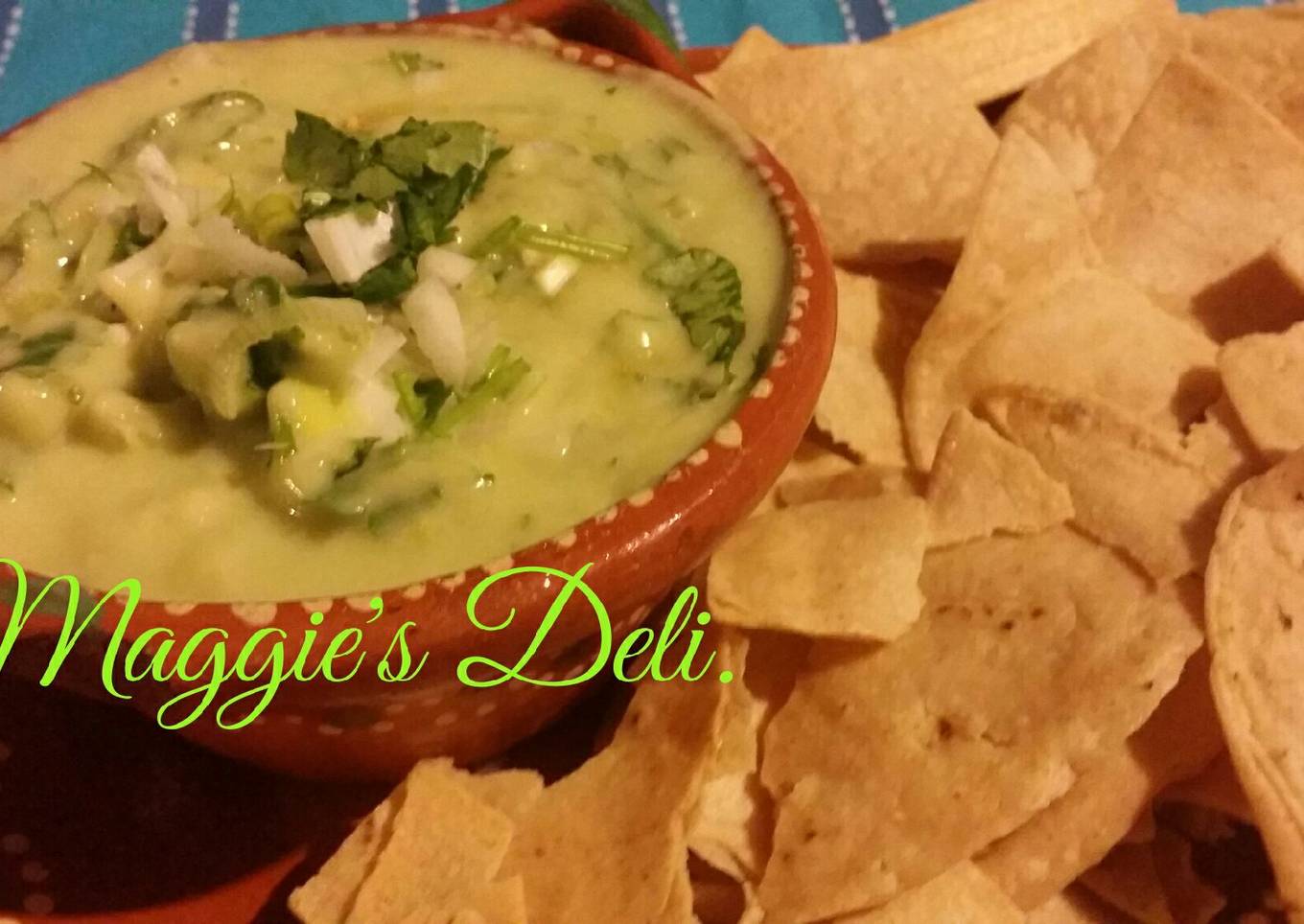 Salsa verde cruda con aguacate
