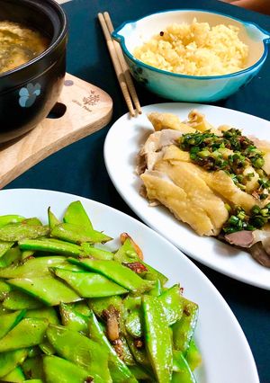 Hình của món Gà luộc mỡ hành.