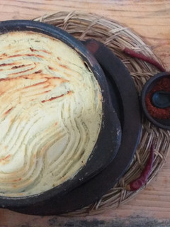 Una foto de Pastel de papas sintetico con verduras y frijoles negros