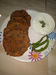 મેથી બાજરા ના ઢેબરા (Methi Bajra Dhebra Recipe In Gujarati) રેસીપી મુખ્ય ફોટો