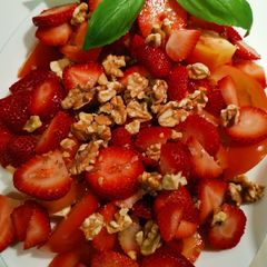 A picture of Strawberry feta salad.