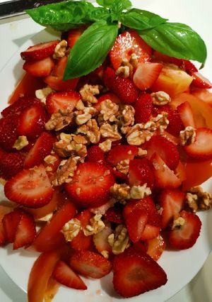 A picture of Strawberry feta salad.