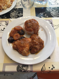 Una foto de Pollo guisado con salsa