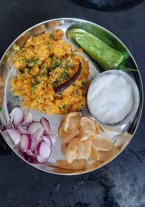 ફાડા ખીચડી (Fada Khichdi Recipe In Gujarati) રેસીપી મુખ્ય ફોટો