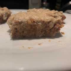 Una foto de Torta fit de manzana con crema de castañas con opción vegana