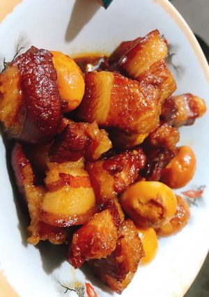 Hình của món Thịt kho tàu trứng cút.