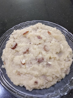 A picture of Daney Daar Sugi ka Halwa.