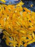 Cascaritas de naranja confitadas