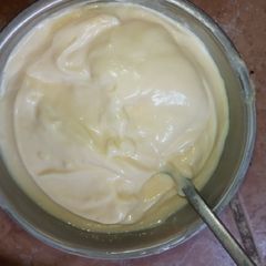 A picture of Home made mayonnaise.