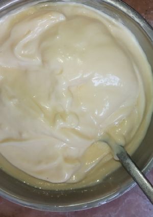 A picture of Home made mayonnaise.