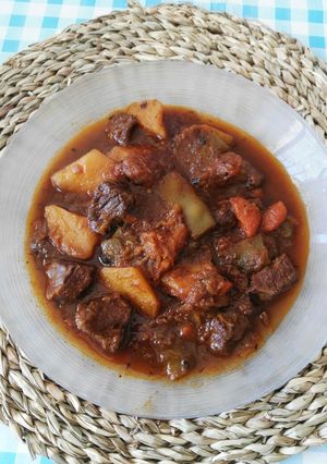 Foto principal de Estofado de carne con verduras y patatas