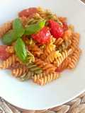 Fusilli tricolore Divella n40 al pomodoro fresco e pesto di pistacchi