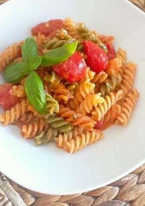 Foto di Fusilli tricolore Divella n40 al pomodoro fresco e pesto di pistacchi