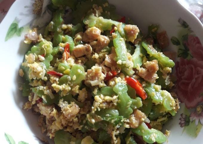 Cara Membuat Oseng pare, telur dan tempe Menu Enak