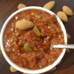 A picture of Dry red chilli or tomato ki chatpati chutney.