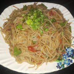 A picture of Chow mein.