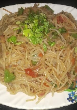 A picture of Chow mein.