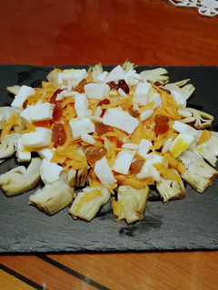 Una foto de Ensalada de alcachofas con mozzarella y zanahoria