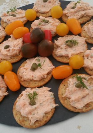 A picture of Tangy Smoked Salmon mousse for party starters.