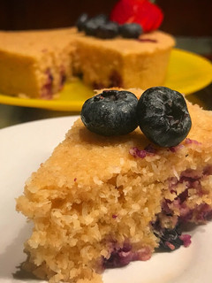 Una foto de Budín de Pomelo y arándanos saludable súper esponjoso! sin harina y muy rico!