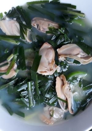 Hình của món Canh trai sông nấu hẹ.