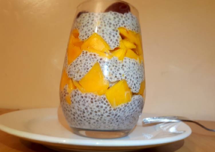 Coconut milk mango chia pudding