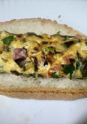 Una foto de Tortilla de cebollino y pimiento de padrón