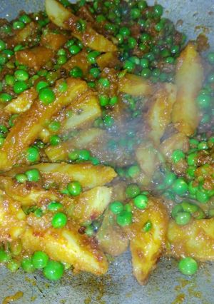 सूखे आलू मटर की सब्जी (Sukhe Aloo Matar ki sabji in hindi) रेसिपी मुख्य फोटो