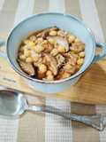 Potaje de garbanzos con pulled pork y shiitake