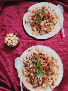 छोले चाट (Chole chaat recipe in Hindi) रेसिपी मुख्य फोटो