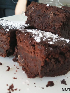 Una foto de Brownie de chocolate negro