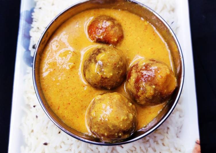 Cottage cheese kofta curry