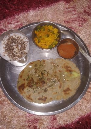 A picture of Bajra roti with malai mirchi.