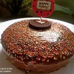 A picture of ओरियो बिस्कुट चॉकलेट ट्रफल केक(Oreo biscuit chocolate Truffle cake recipe in hindi).