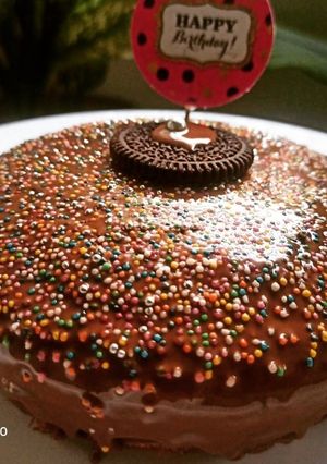 A picture of ओरियो बिस्कुट चॉकलेट ट्रफल केक(Oreo biscuit chocolate Truffle cake recipe in hindi).